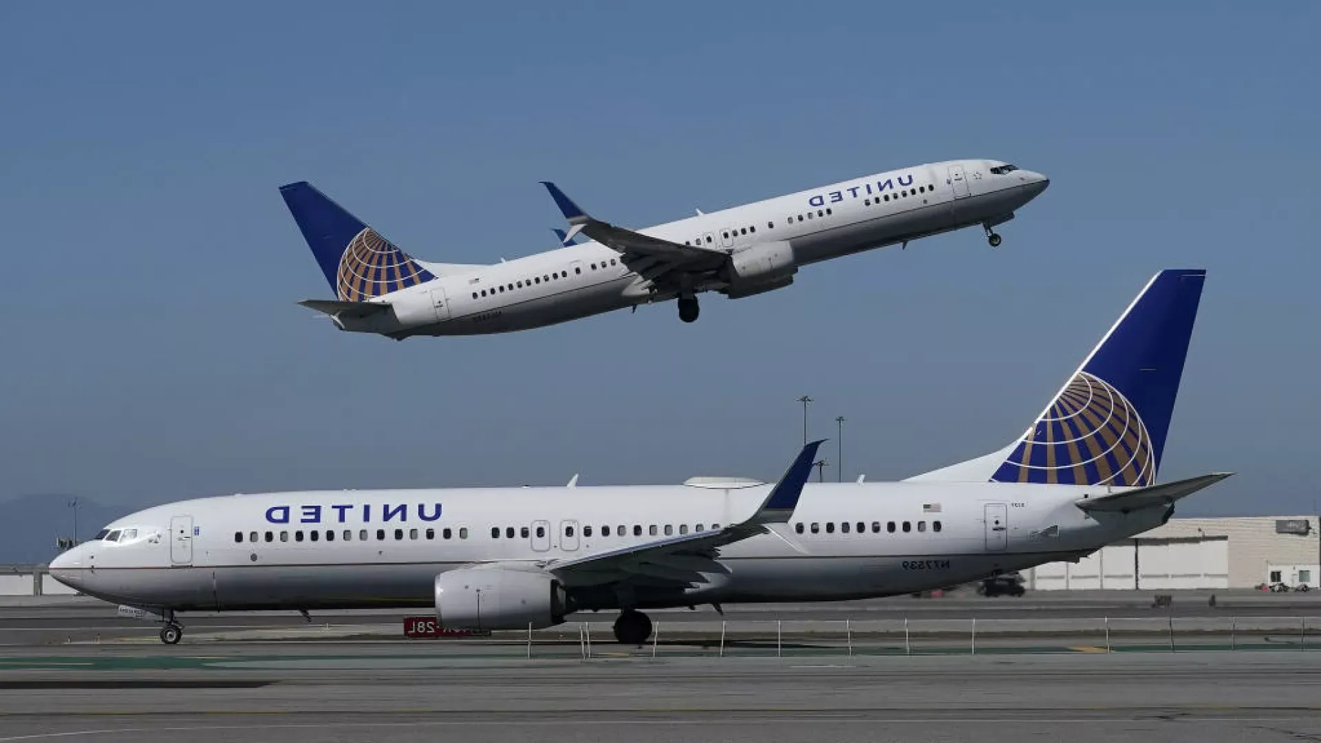 Planes arrive and depart from SFO